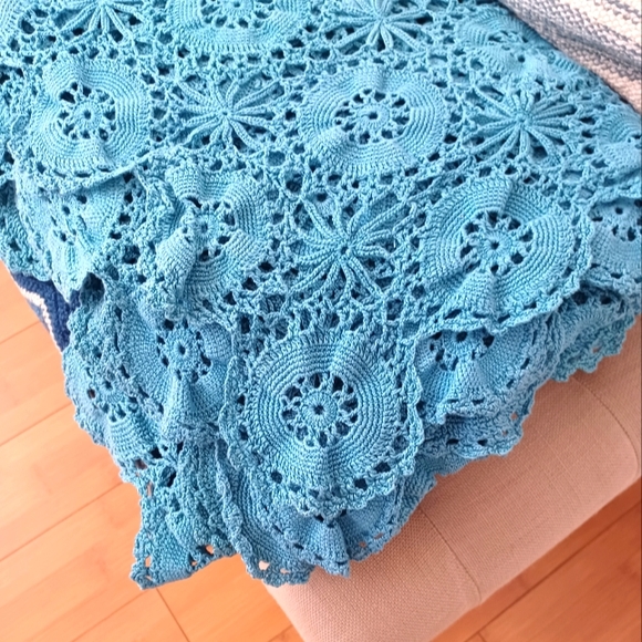 Handmade Fine Crocheted Blanket Teal Turquoise Blue 70 x 80 inches - Picture 4 of 5